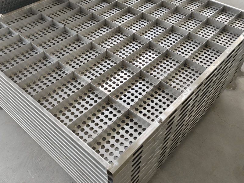 殺 菌鍋?zhàn)詣踊魉€不銹鋼擺盤