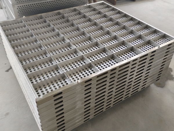 殺 菌鍋?zhàn)詣踊魉€不銹鋼擺盤