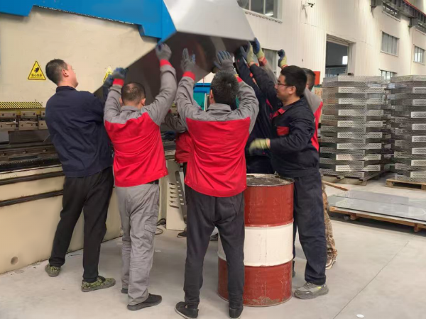 車間協作：一翻一折見齊心