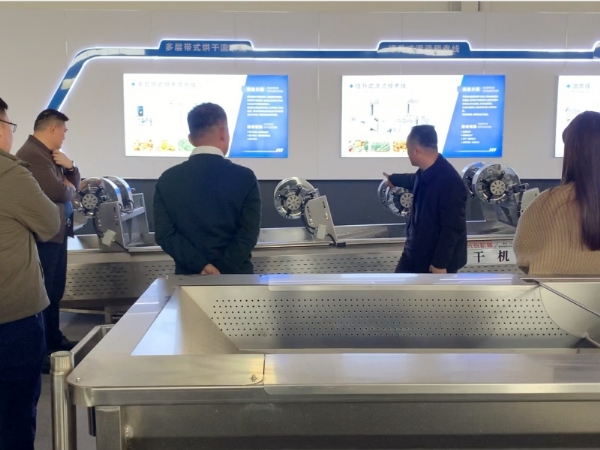 跨國交流促合作 —— 馬來西亞客戶到訪參觀玉米處理生產線